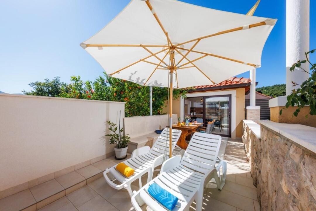 Villa "Amber" Luxury Apartments With A Pool Mlini Ngoại thất bức ảnh