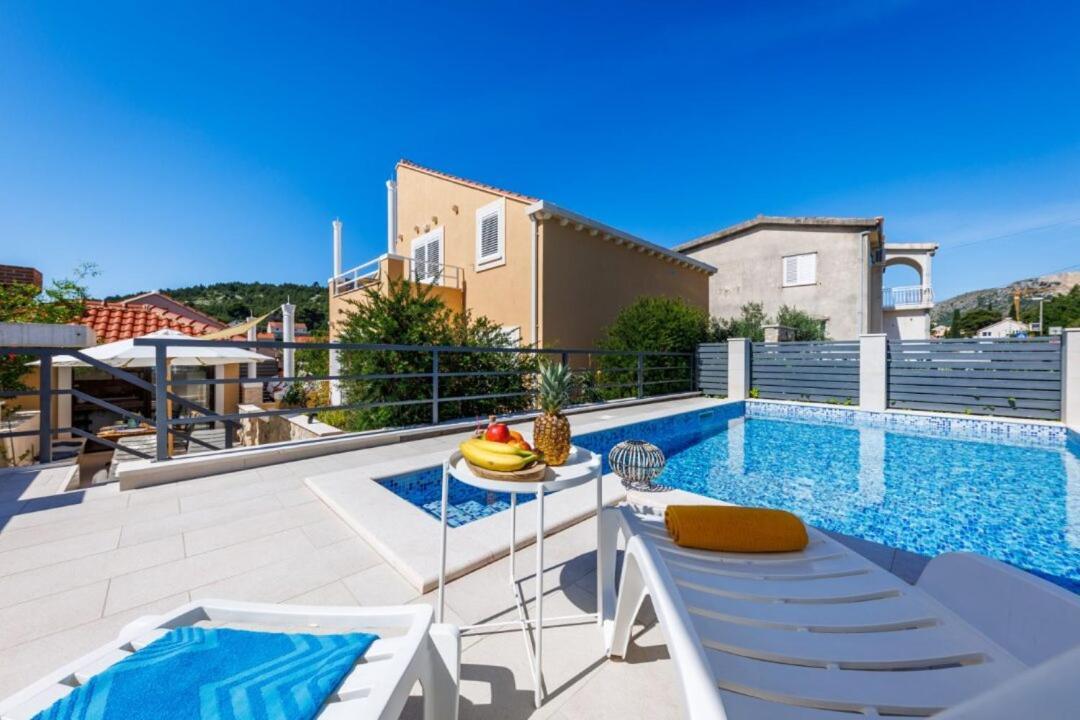 Villa "Amber" Luxury Apartments With A Pool Mlini Ngoại thất bức ảnh