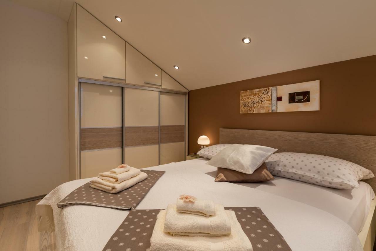 Villa "Amber" Luxury Apartments With A Pool Mlini Ngoại thất bức ảnh